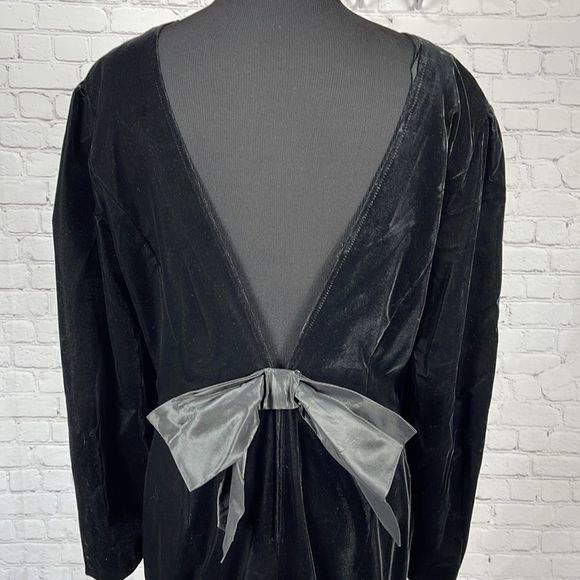 Vintage Louis Feraud Black Velvet Dress Low V-Back Ruffles Bow SIze 10 - Picture 11 of 16